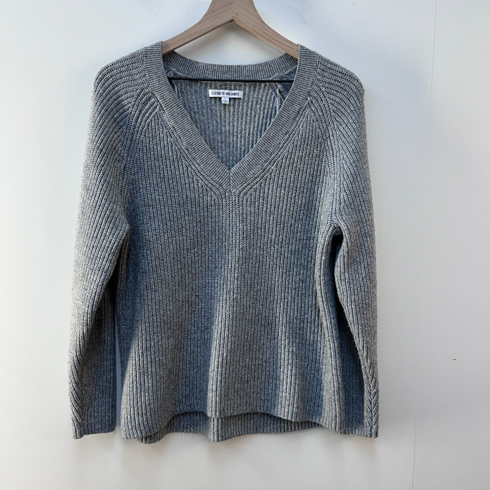 Elizabeth And James Gray Ribbed V Neck Sweater Women's Large Minimalist Knit Top — image 3 of 7